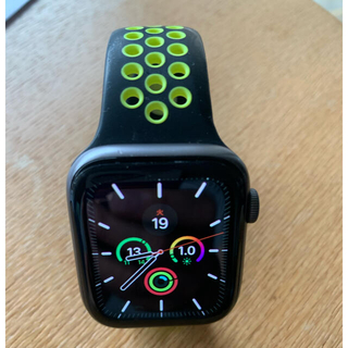 アップル(Apple)のアップルウォッチ　シリーズ4(腕時計(デジタル))