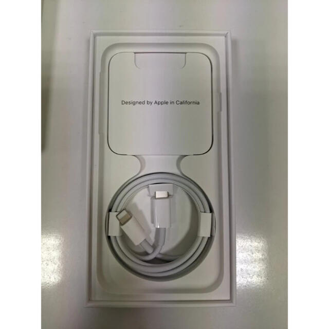 Apple(アップル)の新品未使用！iPhone SE2 第2世代 64GB ホワイト スマホ/家電/カメラのスマートフォン/携帯電話(スマートフォン本体)の商品写真