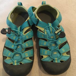 キーン(KEEN)の【22.5】早い者勝ち❗️KEEN NEW PORT H2 サマーサンダル(サンダル)