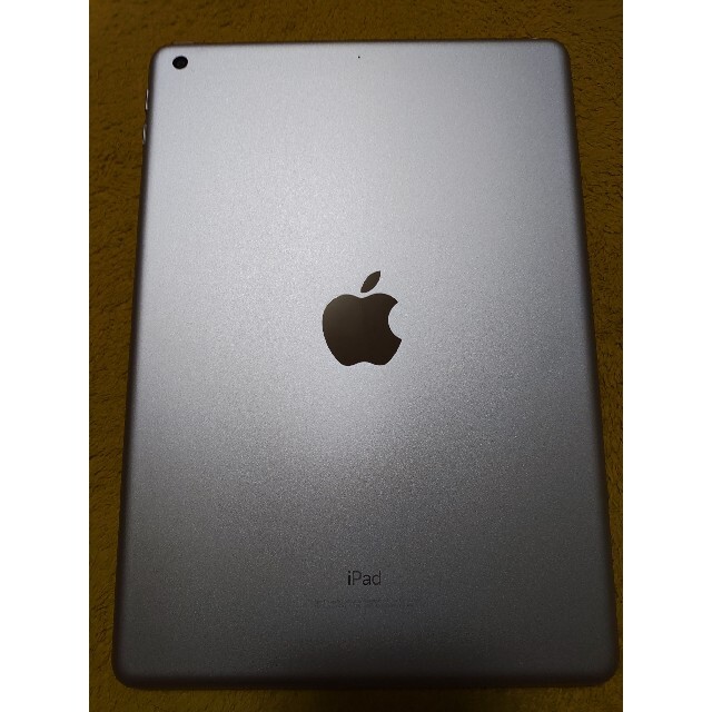 アップル iPad 第6世代 WiFi 32GB シルバーの通販 by あいさん's shop