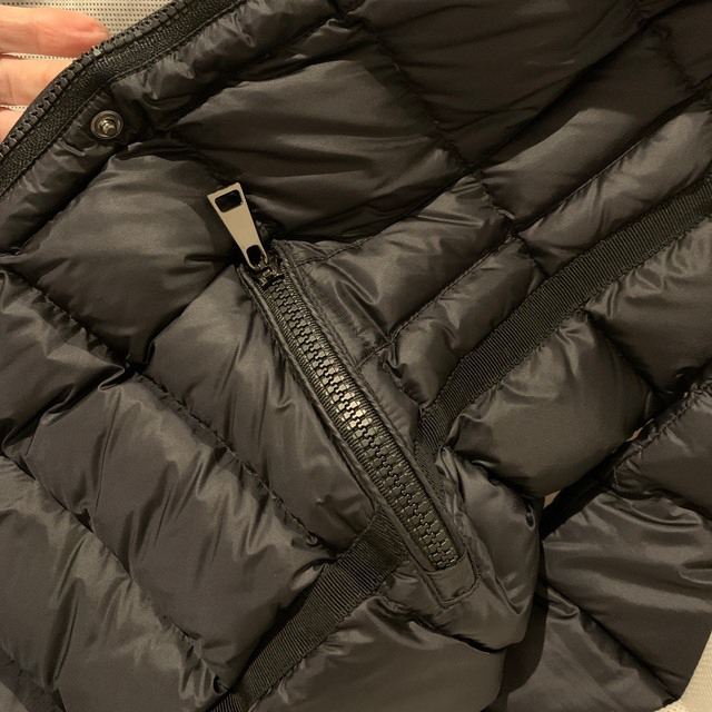 MONCLER(モンクレール)のkirari 様　MONCLER エルミンヌ　ネイビー　サイズ0 レディースのジャケット/アウター(ダウンコート)の商品写真