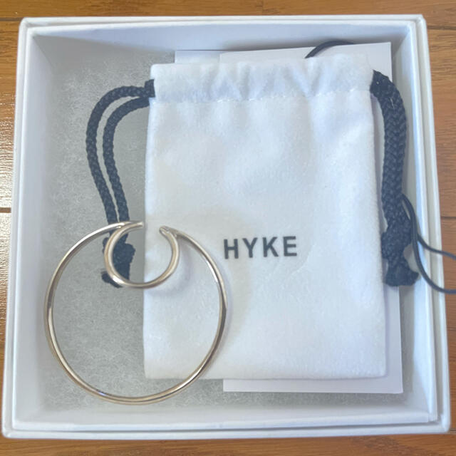 HYKE(ハイク)の値下げ✴︎【HYKE(ハイク)】 HOOP EAR CUFF (SILVER) レディースのアクセサリー(イヤーカフ)の商品写真