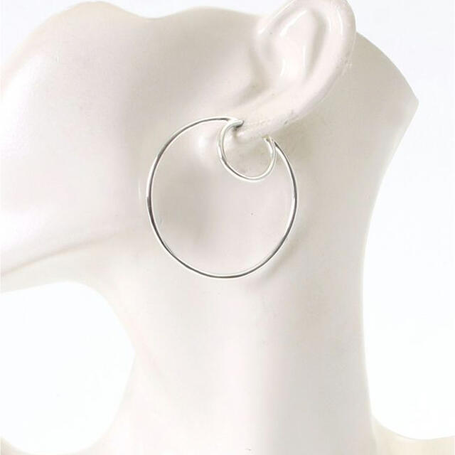 HYKE(ハイク)の値下げ✴︎【HYKE(ハイク)】 HOOP EAR CUFF (SILVER) レディースのアクセサリー(イヤーカフ)の商品写真