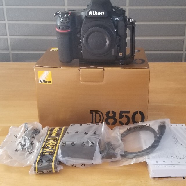 デジタル一眼Nikon  デジタル一眼レフカメラ D850　レリーズ数1万以下