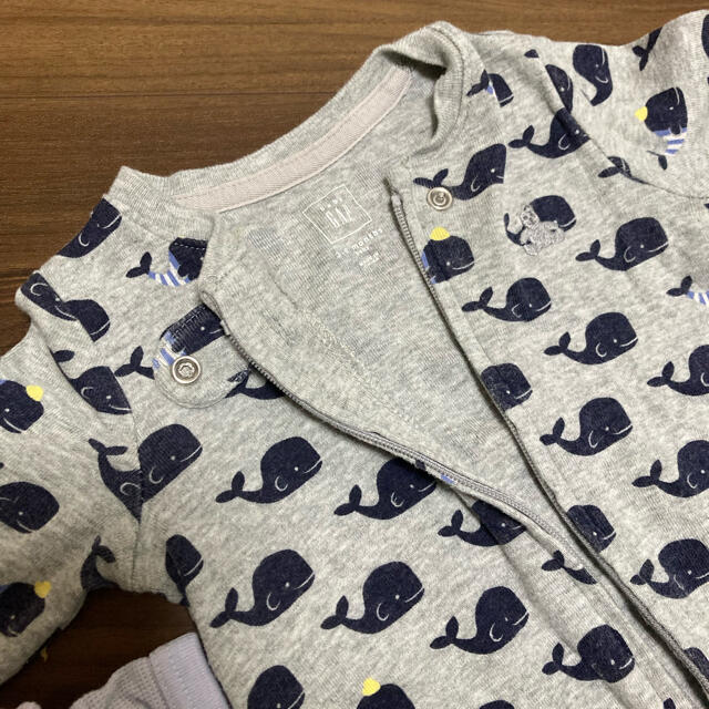 babyGAP(ベビーギャップ)のBaby GAP クジラ　ロンパース　60 キッズ/ベビー/マタニティのベビー服(~85cm)(ロンパース)の商品写真