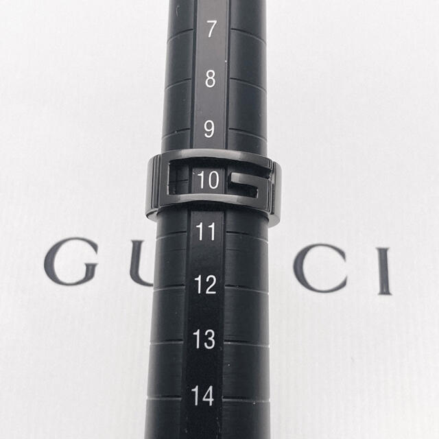 Gucci(グッチ)の美品 gucci グッチ Gリング ブランデッドGブラック シルバー 10号 レディースのアクセサリー(リング(指輪))の商品写真