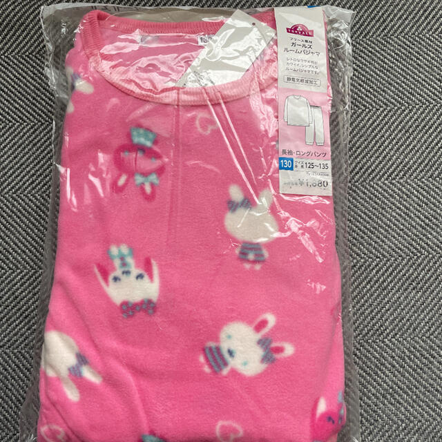 AEON(イオン)のパジャマ　130cm  新品 キッズ/ベビー/マタニティのキッズ服女の子用(90cm~)(パジャマ)の商品写真