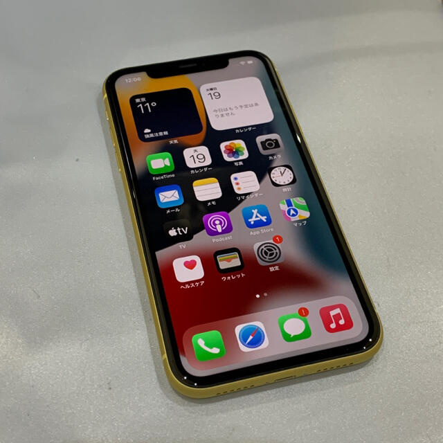 美品 iPhone11 64GB MWLW2J/A Yellow スマホ/家電/カメラのスマートフォン/携帯電話(スマートフォン本体)の商品写真