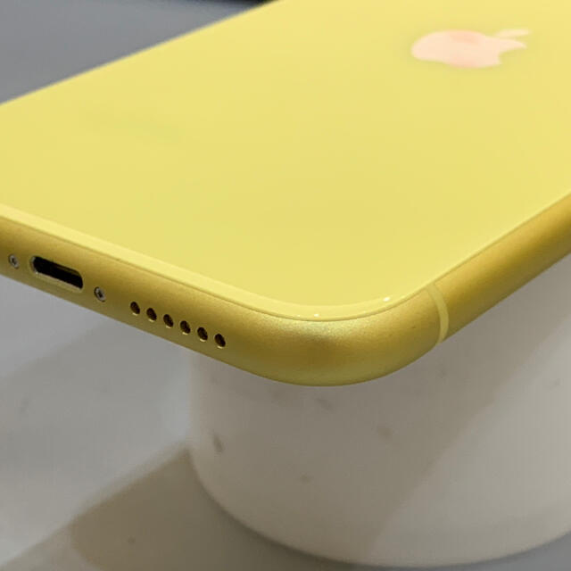 美品 iPhone11 64GB MWLW2J/A Yellow スマホ/家電/カメラのスマートフォン/携帯電話(スマートフォン本体)の商品写真