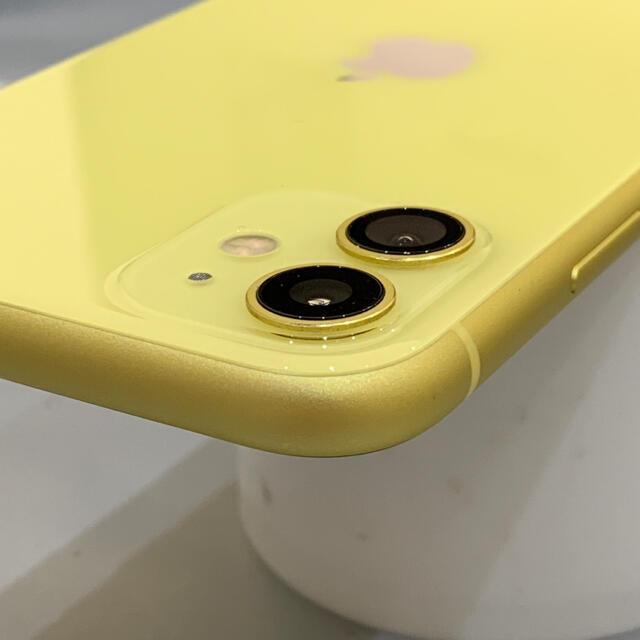 美品 iPhone11 64GB MWLW2J/A Yellow スマホ/家電/カメラのスマートフォン/携帯電話(スマートフォン本体)の商品写真