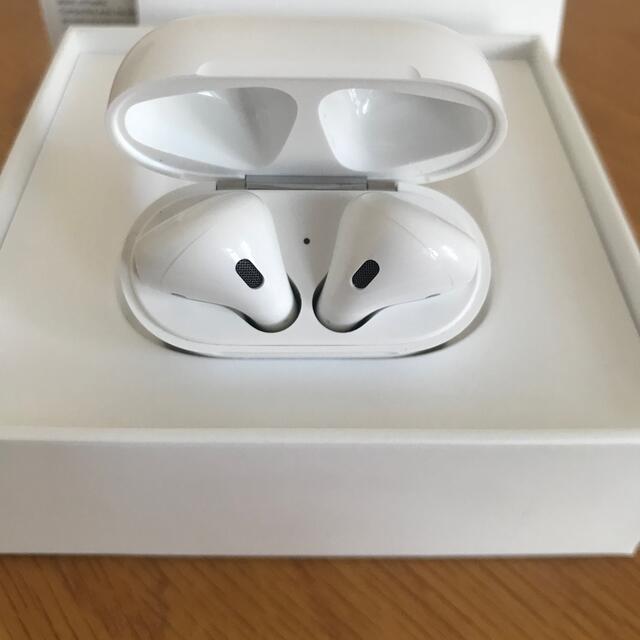 Apple(アップル)の【専用】AirPods 第二世代 スマホ/家電/カメラのオーディオ機器(ヘッドフォン/イヤフォン)の商品写真