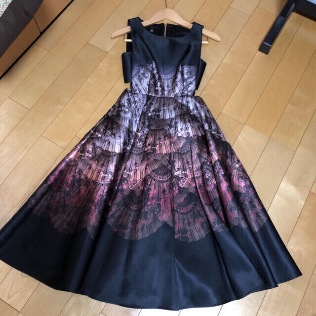 TED BAKER(テッドベイカー)のみみ様専用　　TED BAKERテッドベイカーワンピース　ドレス レディースのワンピース(ひざ丈ワンピース)の商品写真