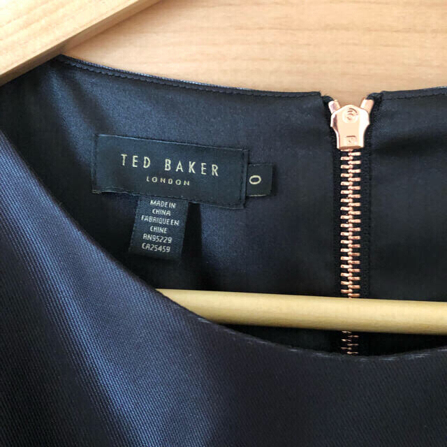 TED BAKER(テッドベイカー)のみみ様専用　　TED BAKERテッドベイカーワンピース　ドレス レディースのワンピース(ひざ丈ワンピース)の商品写真