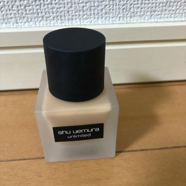 shu uemura(シュウウエムラ)のshu uemura アンリミテッド　ラスティング　フルイド564 コスメ/美容のベースメイク/化粧品(ファンデーション)の商品写真