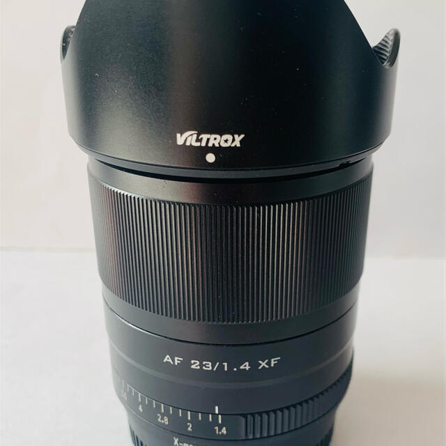 富士フイルム(フジフイルム)のVILTROX 23mm f1.4 フジXマウント　Kenkoフィルター付き スマホ/家電/カメラのカメラ(レンズ(単焦点))の商品写真