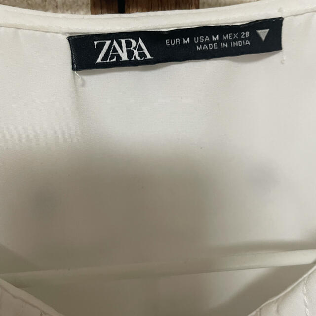 ZARA(ザラ)の購入者決定済みZARA ザラ　ブラウス　ホワイト レディースのトップス(シャツ/ブラウス(長袖/七分))の商品写真