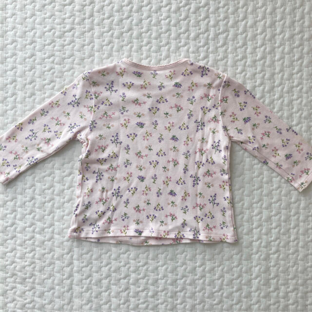 UNIQLO(ユニクロ)のユニクロ ロンT 長袖Tシャツ カットソー ピンク 紫 花 80 女の子 キッズ/ベビー/マタニティのベビー服(~85cm)(シャツ/カットソー)の商品写真