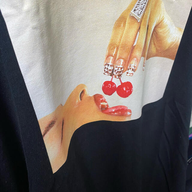 Supreme - Supreme Cherries Tee XL ブラック　チェリー　tシャツの通販 by グリジ/滞留品セール中｜シュプリームならラクマ 総合3位