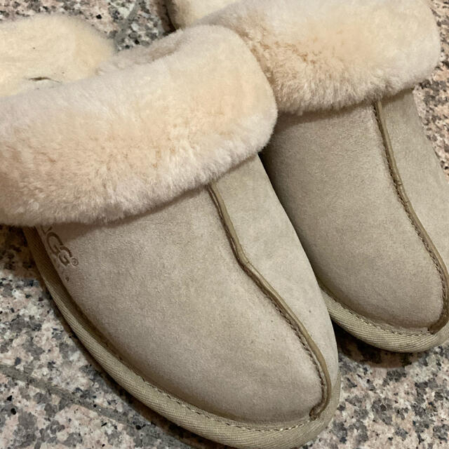 UGG(アグ)の週末限定値下げ！UGG♡ムートンスリッパ　サンダルUS5 レディースの靴/シューズ(スリッポン/モカシン)の商品写真