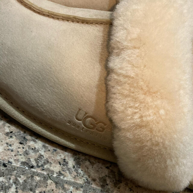 UGG(アグ)の週末限定値下げ！UGG♡ムートンスリッパ　サンダルUS5 レディースの靴/シューズ(スリッポン/モカシン)の商品写真