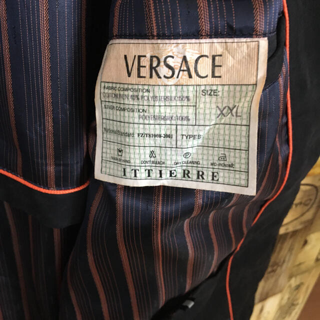 VERSACE(ヴェルサーチ)のヴェルサーチ　ジャケット　コート　ベルサーチ　シルク　オラオラ　ジャケット メンズのジャケット/アウター(その他)の商品写真