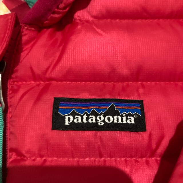 patagonia(パタゴニア)のパタゴニア　リバーシブルダウン　3-6M キッズ/ベビー/マタニティのベビー服(~85cm)(ジャケット/コート)の商品写真