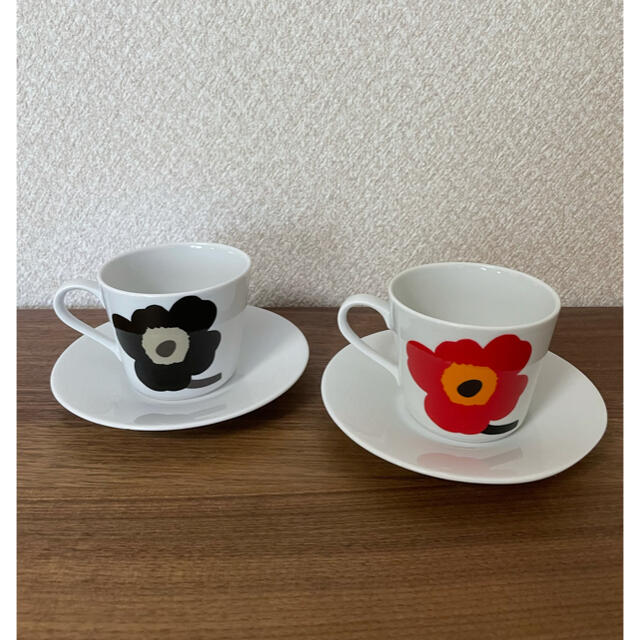 marimekko(マリメッコ)のmarimekko　マリメッコ　ウニッコ　カップ&ソーサー　2客セット インテリア/住まい/日用品のキッチン/食器(グラス/カップ)の商品写真