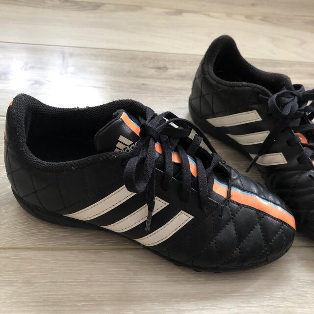 adidas(アディダス)のアディダス　キッズサッカートレーニングシューズ21.5cm キッズ/ベビー/マタニティのキッズ靴/シューズ(15cm~)(スニーカー)の商品写真