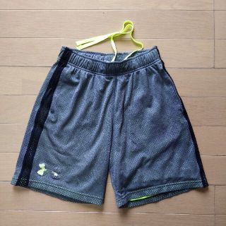 アンダーアーマー(UNDER ARMOUR)のUNDER ARMOURアンダーアーマーハーフパンツYMD140サイズグレー使用(パンツ/スパッツ)