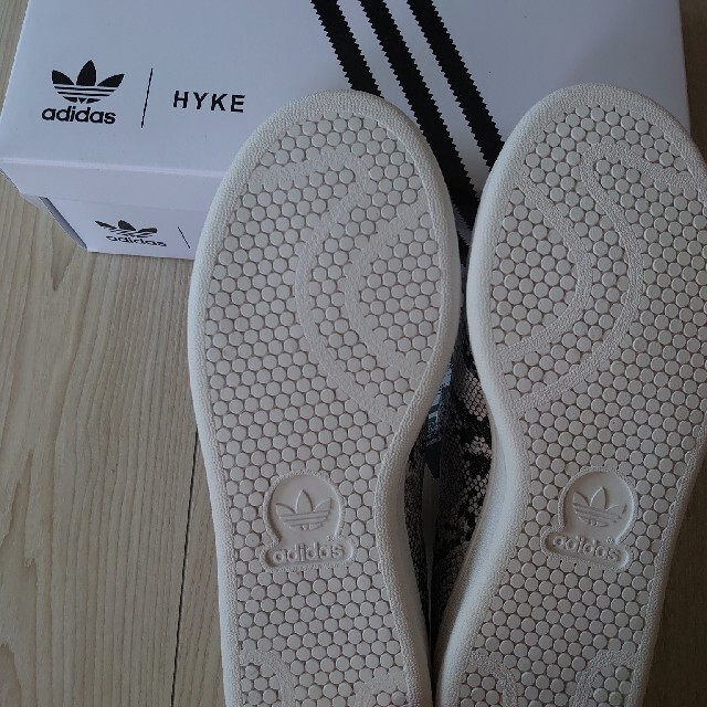 HYKE(ハイク)のadidas original by hyke 初期 新品未使用 24 外箱あり レディースの靴/シューズ(スニーカー)の商品写真