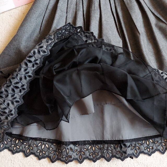 FOXEY(フォクシー)のFOXEY❤38【Skirt】カットワーク刺繍にチュール付き❤ レディースのスカート(ひざ丈スカート)の商品写真
