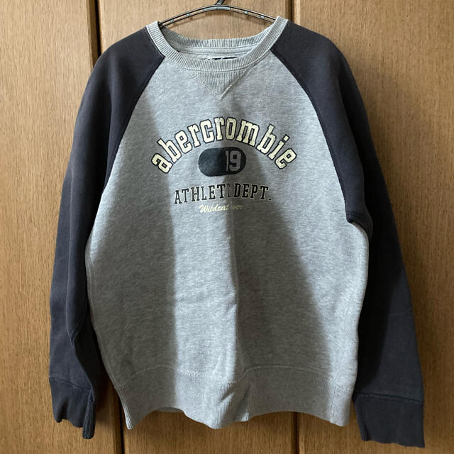 Abercrombie&Fitch(アバクロンビーアンドフィッチ)の【値下げ】アバクロ　スウェット レディースのトップス(トレーナー/スウェット)の商品写真