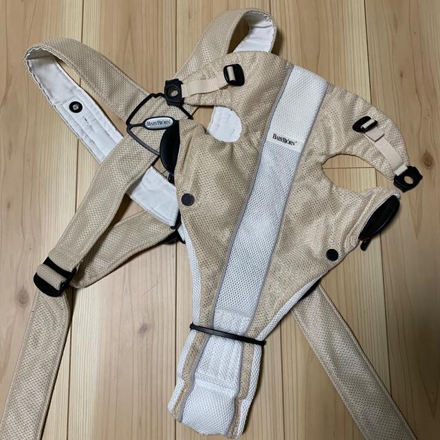 BABYBJORN(ベビービョルン)のBABYBJORN ベビーキャリア　ベージュ キッズ/ベビー/マタニティの外出/移動用品(抱っこひも/おんぶひも)の商品写真