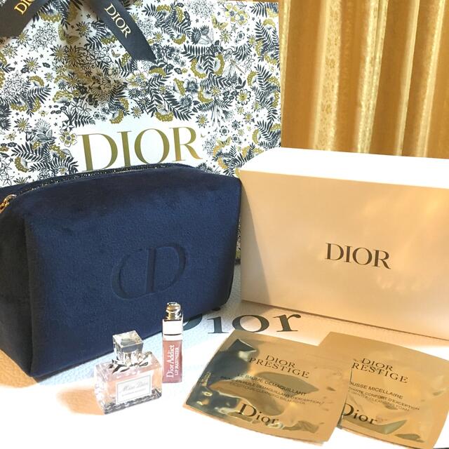 Dior(ディオール)のディオール　クリスマスコフレ　2021 コスメ/美容のキット/セット(コフレ/メイクアップセット)の商品写真