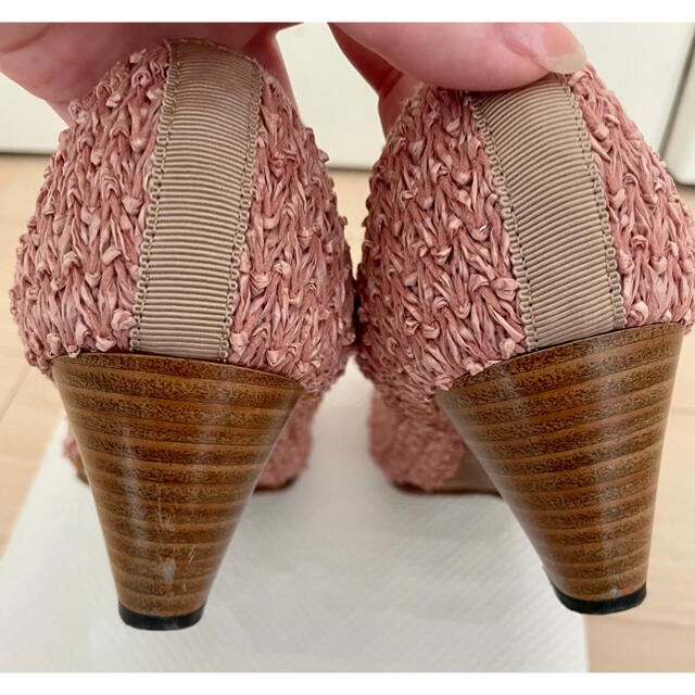 パンプス フラワーモチーフ付き ピンク レディースの靴/シューズ(ハイヒール/パンプス)の商品写真