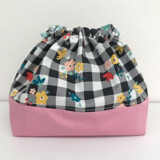 ハンドメイド　ギンガムチェックとお花のお弁当袋　女の子用　入園グッズ　通園通学(外出用品)