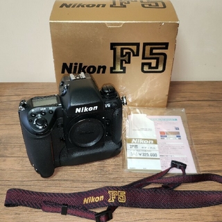 ニコン(Nikon)の【美品】Nikon F5 ボディー +SB-28(フィルムカメラ)