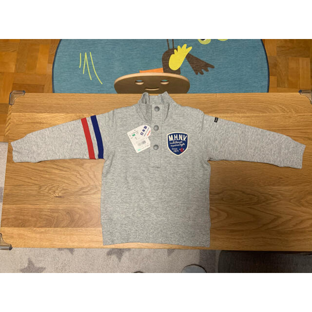 mikihouse(ミキハウス)のミキハウス   新品 100 男の子　グレー　トレーナー キッズ/ベビー/マタニティのキッズ服男の子用(90cm~)(Tシャツ/カットソー)の商品写真