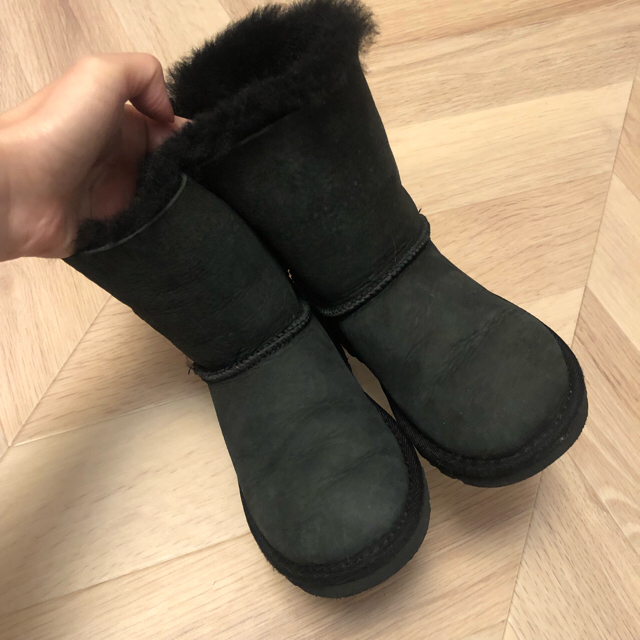 UGG(アグ)のアグ　リボンムートンブーツ　17 女の子 キッズ/ベビー/マタニティのキッズ靴/シューズ(15cm~)(ブーツ)の商品写真