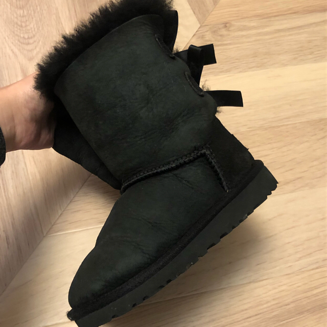 UGG(アグ)のアグ　リボンムートンブーツ　17 女の子 キッズ/ベビー/マタニティのキッズ靴/シューズ(15cm~)(ブーツ)の商品写真