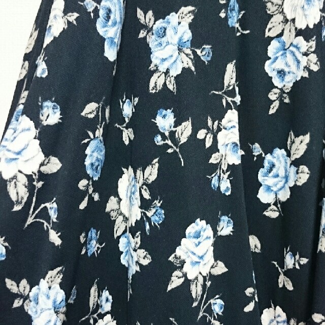 しまむら(シマムラ)の新品 花柄 ひざ丈 スカート しまむら アベイル レディースのスカート(ひざ丈スカート)の商品写真