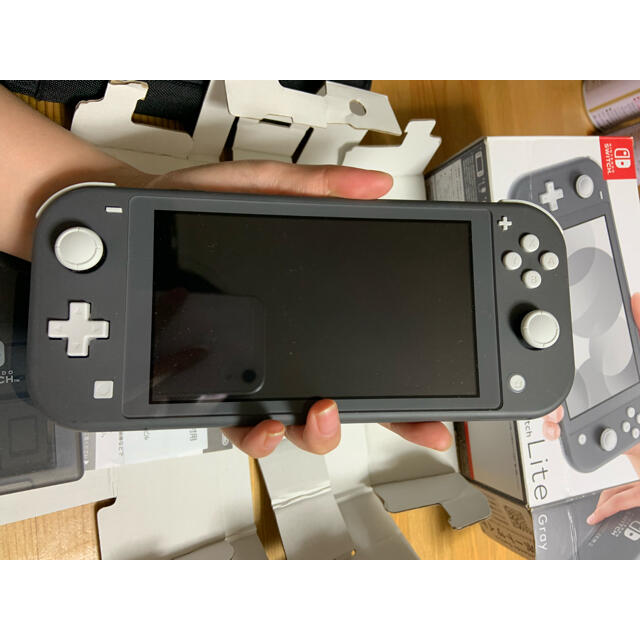 Nintendo Switch(ニンテンドースイッチ)のswitch lite gray エンタメ/ホビーのゲームソフト/ゲーム機本体(家庭用ゲーム機本体)の商品写真