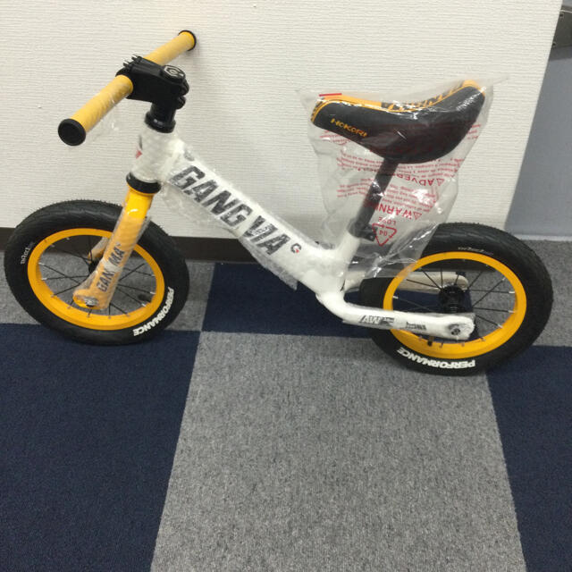 子供自転車　ストライダー