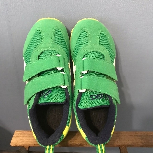 asics(アシックス)のお取り置き中　子供靴　asics　19.5cm　green キッズ/ベビー/マタニティのキッズ靴/シューズ(15cm~)(スニーカー)の商品写真