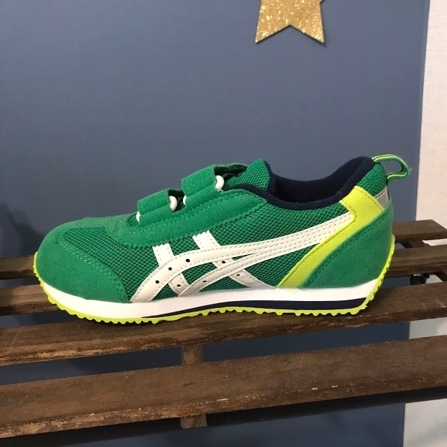 asics(アシックス)のお取り置き中　子供靴　asics　19.5cm　green キッズ/ベビー/マタニティのキッズ靴/シューズ(15cm~)(スニーカー)の商品写真