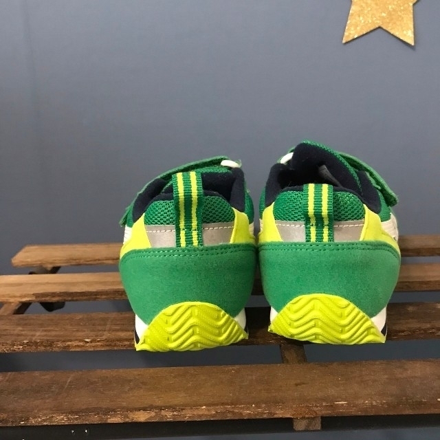 asics(アシックス)のお取り置き中　子供靴　asics　19.5cm　green キッズ/ベビー/マタニティのキッズ靴/シューズ(15cm~)(スニーカー)の商品写真