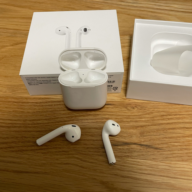 Apple(アップル)のair pods a2031 第ニ世代 動作問題なし スマホ/家電/カメラのオーディオ機器(ヘッドフォン/イヤフォン)の商品写真