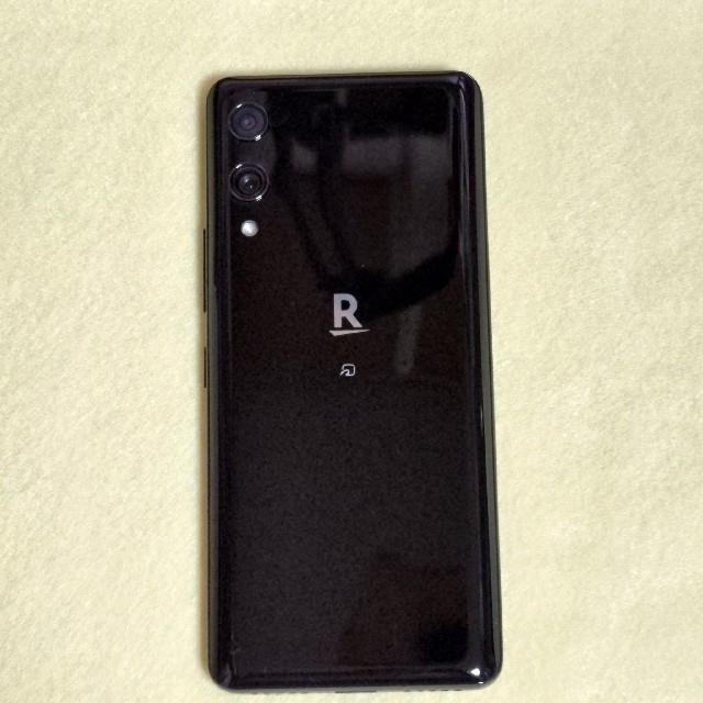 Rakuten(ラクテン)のRakuten Hand ブラック P710 動作確認済 ケース付き スマホ/家電/カメラのスマートフォン/携帯電話(スマートフォン本体)の商品写真