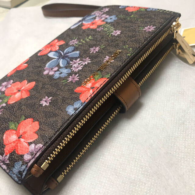 Michael Kors(マイケルコース)のmichael kors マイケルコース　財布　フラワー花柄現品SALE商品‼️ レディースのファッション小物(財布)の商品写真