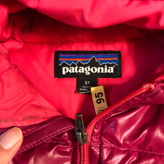 patagonia(パタゴニア)のクリーニング済　パタゴニア ダウンジャケット 3T キッズ/ベビー/マタニティのキッズ服女の子用(90cm~)(ジャケット/上着)の商品写真